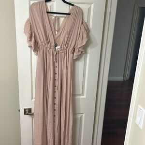 Sweet lovely deep v ruffle maxi blush size medium in deep blush BNWT
